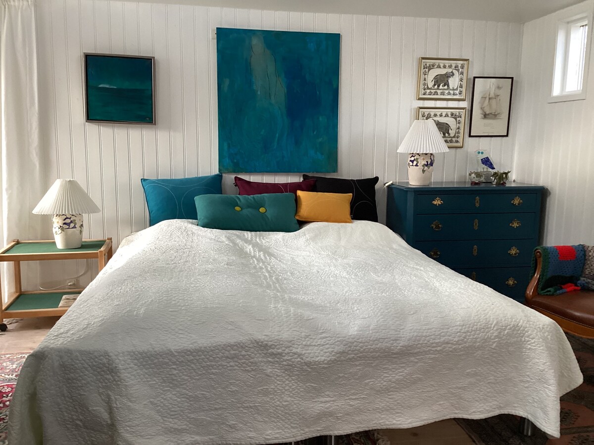 سرير مزدوج في الملحق