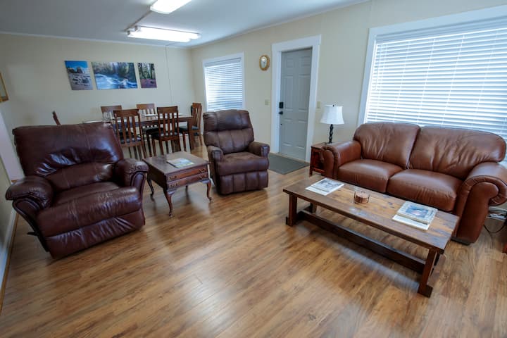 Walk To Downtown • King Bed • Near Olympic Beaches - Forks, WA