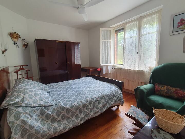 Vyumba vyetu vyote vina mtazamo wa “bustani”, kwa hivyo hakuna kelele...