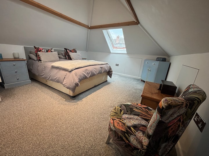 Chambre 3 (premier étage) grand lit king size
