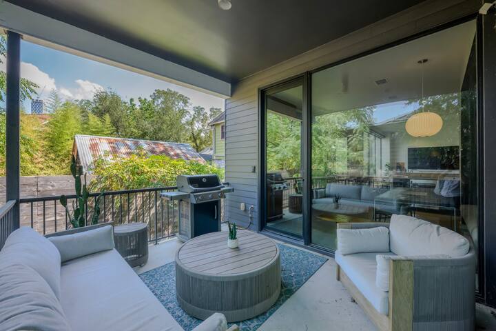 Charming & Lux House Steps from South Congress gallery image 5