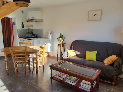 Volcans cottage for 1–4 people, quiet, 7.5 miles from Vulcania