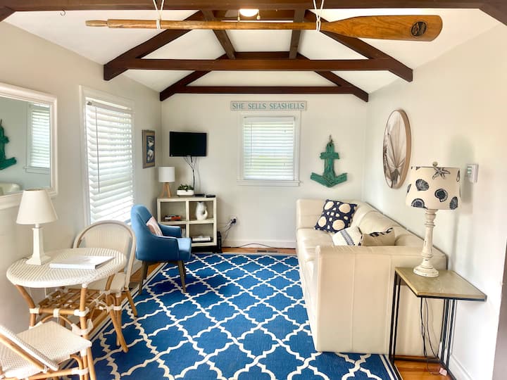 Npt-walkable Beach Cottage, Pet-friendly, Firepit - Newport, RI