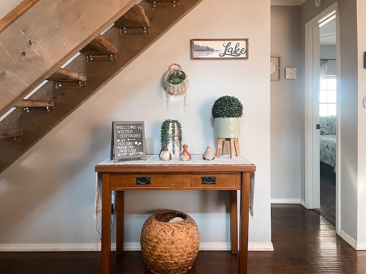 Domáce prvky hneď pri vstupe.