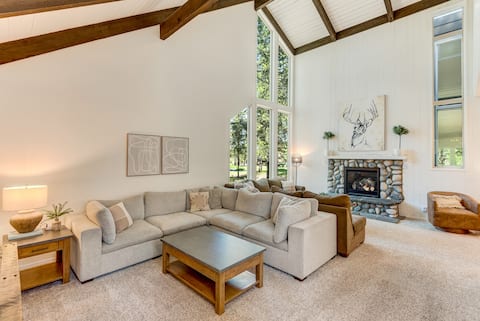 7BR, Golf View, Hot tub, Playground, SHARC Passes