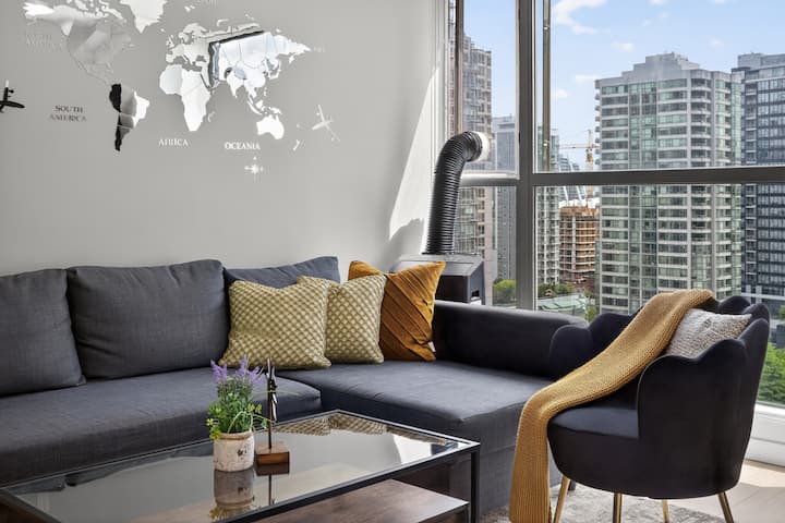Lovely Condo In Heart Of Downtown - Vancouver