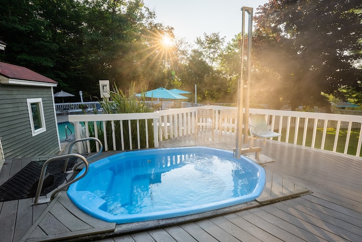 Nordic Village Resort | Château Traditional Suite - Jackson, NH