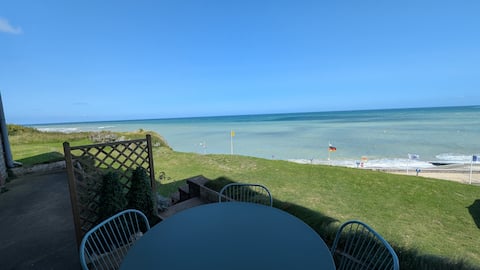 Beautiful apartment with full sea view.