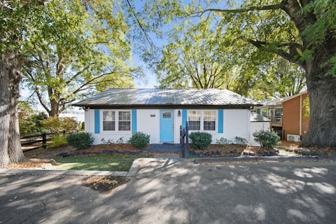 Lake Tillery with HOT TUB & long range view