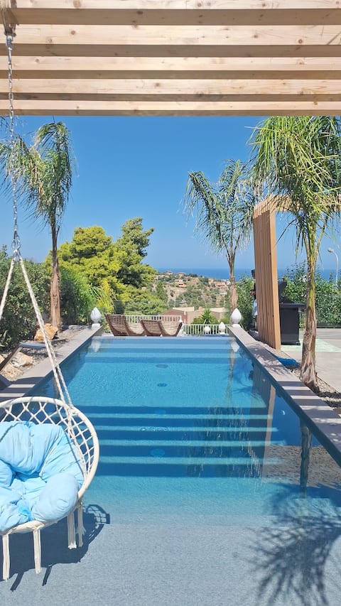 Beautiful Villa with infinity pool, sea view!