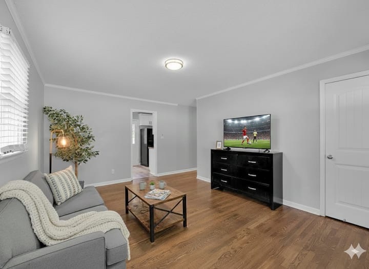 3br House W/parking + Self Check-in Near Downtown - Spartanburg, SC