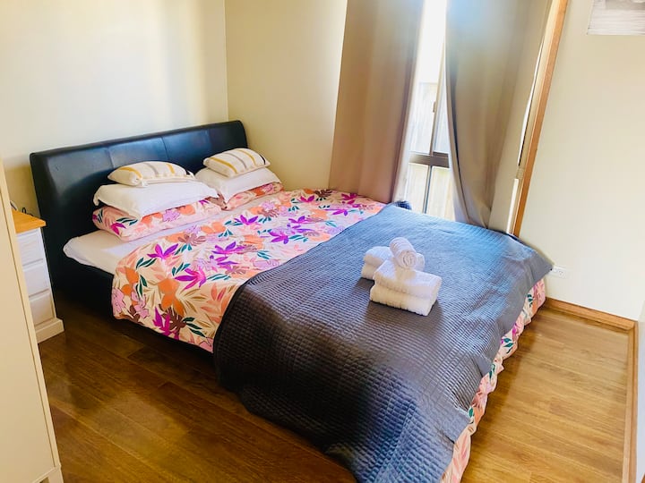 Unit Surrounded By Shopping Centres & Beach’s - Mordialloc