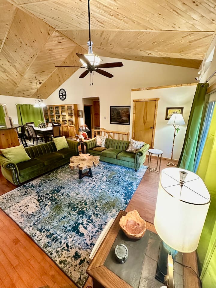 Mountain Laurel Lodge W/ Hot Tub + Game Room - Cloudcroft, NM