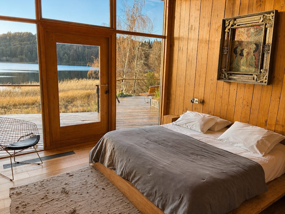 A glass-walled house on Laguna El Trébol, San Carlos de Bariloche, Río Negro, Argentina, photo 8 of 10