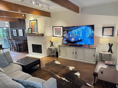 Successful Airbnb property: Charming Galleria Townhome in Greater Uptown