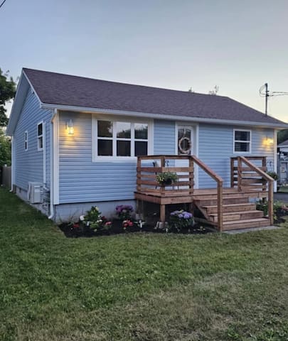 Family/Pet Friendly 3BRM Cottage/FREE Beach Pass