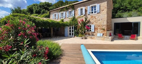 Villa Bell Aria–Serene Hideaway with Pool&Jacuzzi