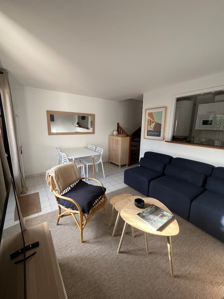 Nová pohovka v obývačke, október 2025