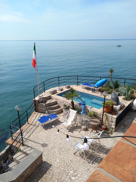 Apt 1 Torre Costiera with private sea access