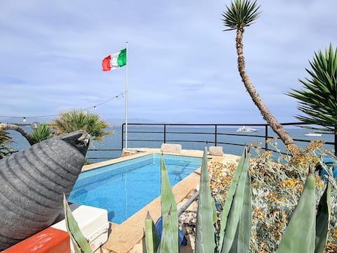 Flat 1: Seawatch Tower - Sea Access & Private Pool
