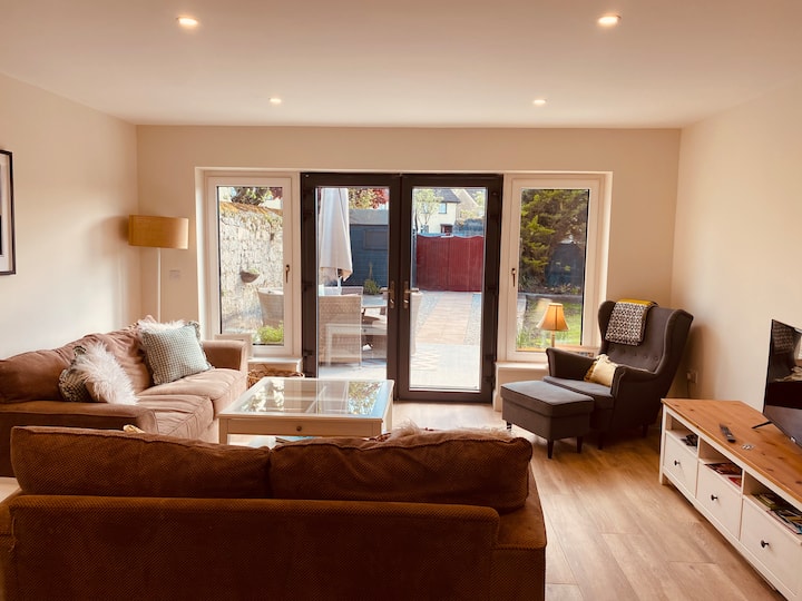 Cute Cashel Town House In The Heart Of Cashel. - Cashel
