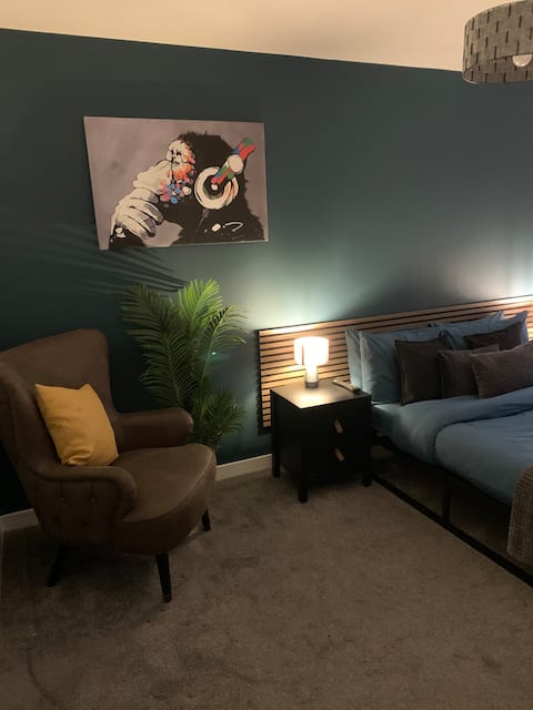 Modern 3 bed Home Parking and ev charging pod