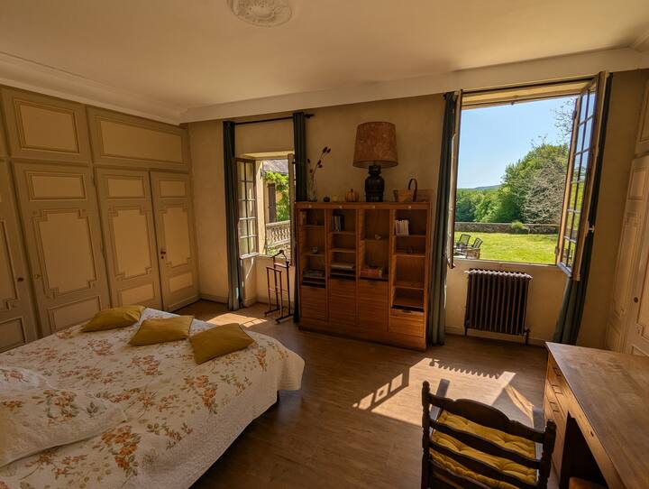 ห้องโอ๊ค - เตียงคิงไซส์ 1 เตียงขนาด 200 x 200 ซม. 