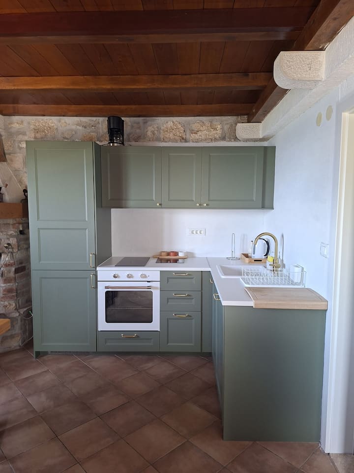 Hill Pool House, Kaštel Kambelovac Retreat - Dalmatia