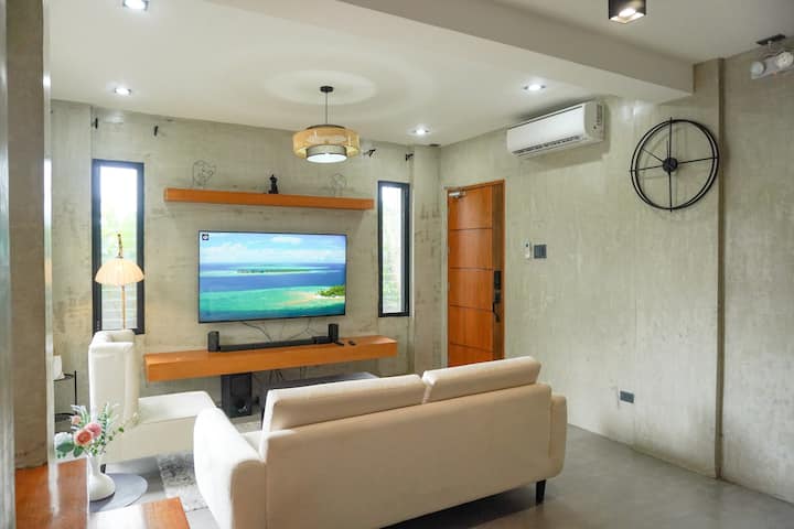 Relaxing 3 Bedroom Private Pool Resort Staycation - Tarlac City
