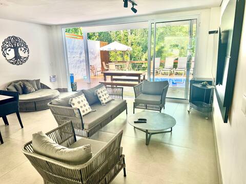 Top Airbnb: HOUSE with Pool in condominium on Avenida da Praia in São Sebastião