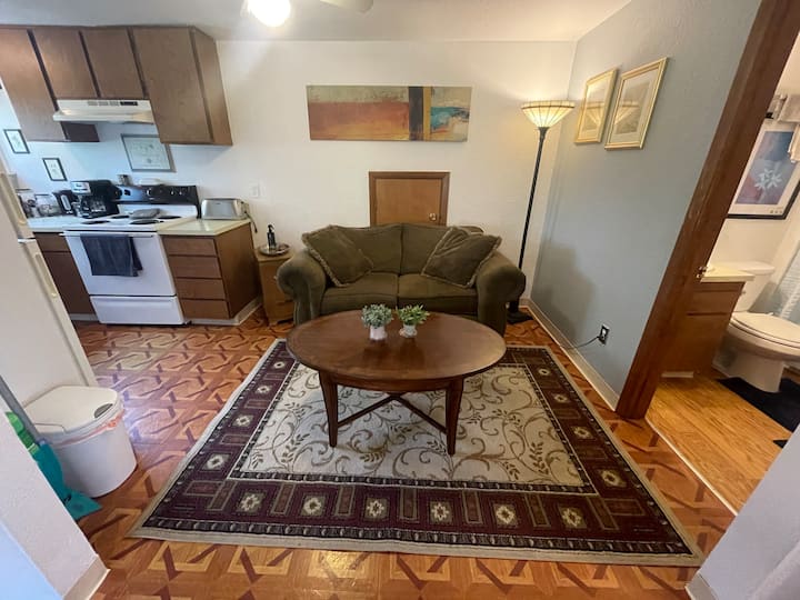 Unique Furnished Flat With Patio, Creek Outside - Salem, OR