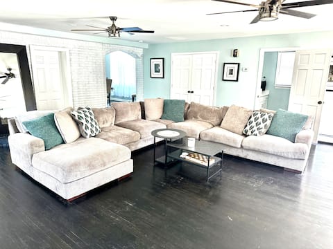 Spacious 6-Bedroom Family Home in Solomons