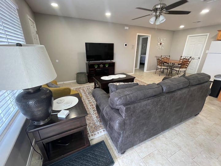 Adorable & Clean 2 Bedroom Duplex - Ada, OK