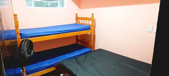 Të gjithë dyshekët tanë kanë mbulesë mbrojtëse kundër alergjive të papërshkueshme nga uji. 