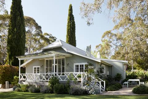 “The Lake house” Stirling Retreat
