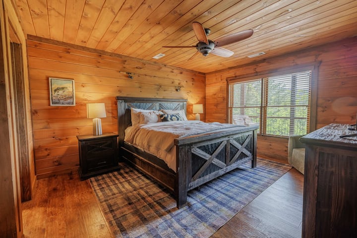 Private downstairs bedroom at Above the Clouds — a quiet, secluded retreat inside this multi-level Blue Ridge, GA cabin rental in North Georgia.