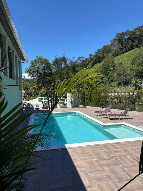Farm with air conditioning, swimming pool, hydro and lots of greenery