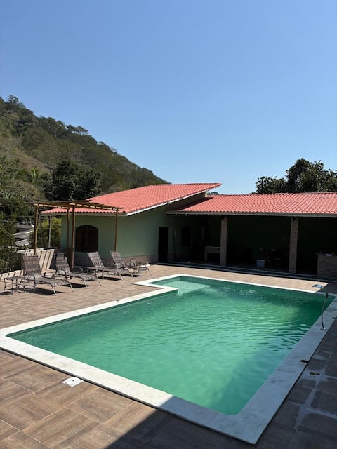 Farm with air conditioning, swimming pool, hydro and lots of greenery