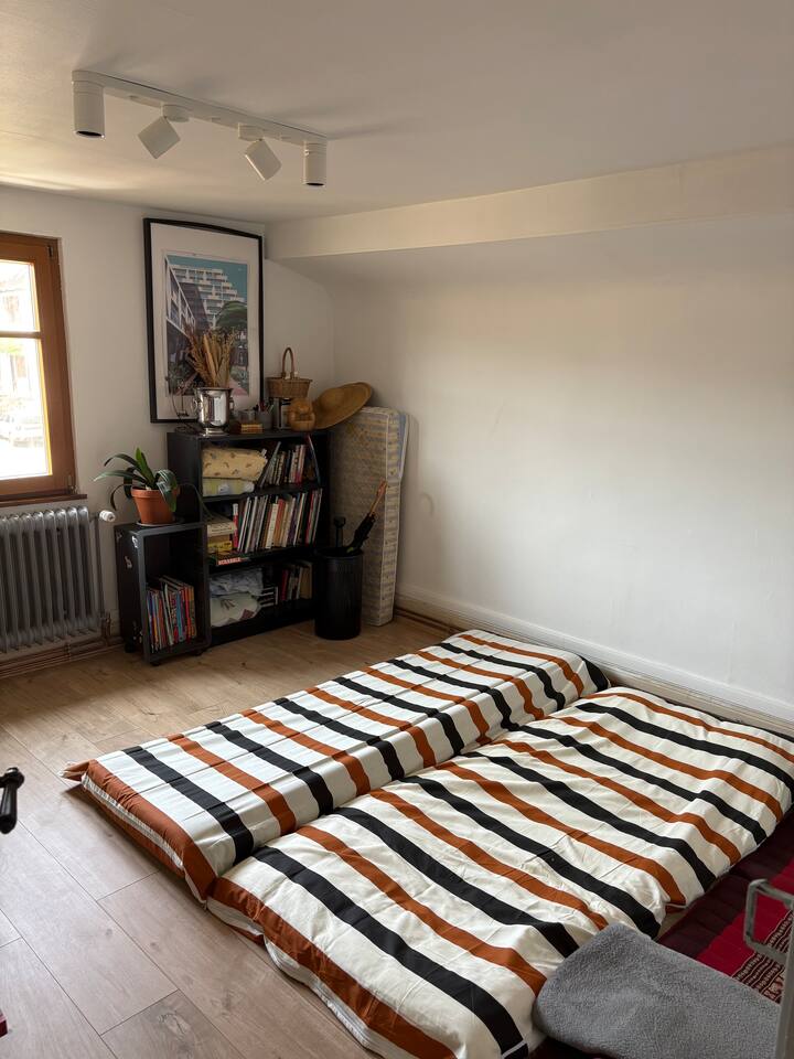 Chumba cha kulala cha 2 
Sehemu ya ofisi -   Chumba cha kuchezea cha watoto 