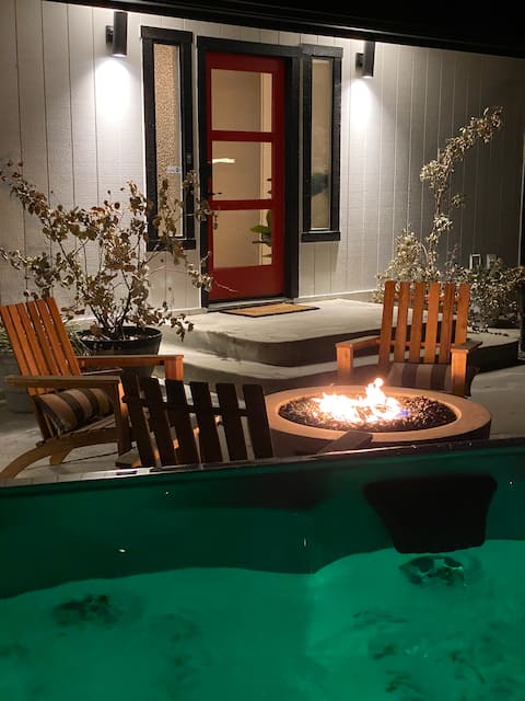 BOM sleeps 22 | GameRM | pool hot tub | bass lake