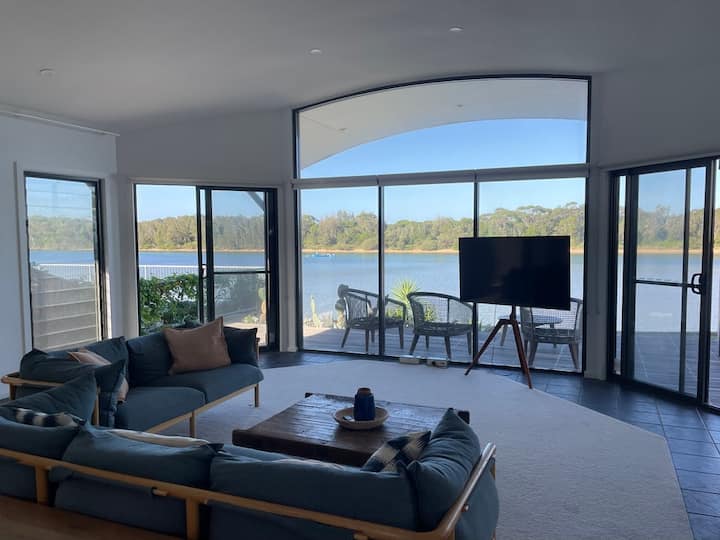 Absolute Waterfront Beach House - Wollongong