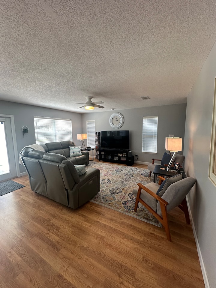 Cozy 3b/2b W/views Of River And Plenty Of Parking - Steinhatchee, FL