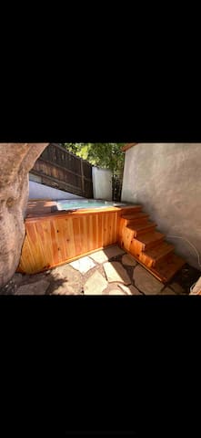 Hollywood Hills Modern Vintage gallery image 2