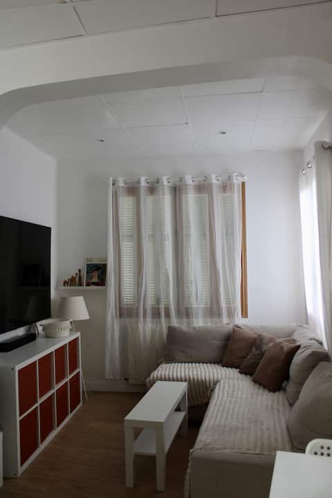 Top performing Airbnb: 2P app, near the center. in Menton