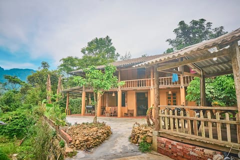 100 aged wooden House - Full house - Valley view