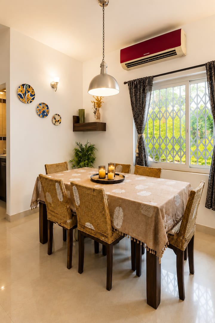 Dining area image 1
