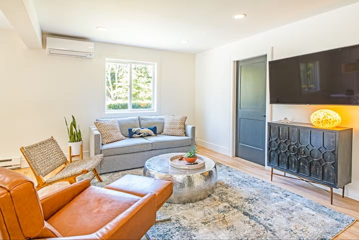 Newly Renovated 2 Room Unit In The Heart Of Ptown - Provincetown, MA