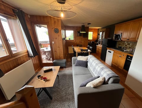 Top Airbnb: Beautiful duplex in the heart of the village of Samoëns in Samoëns