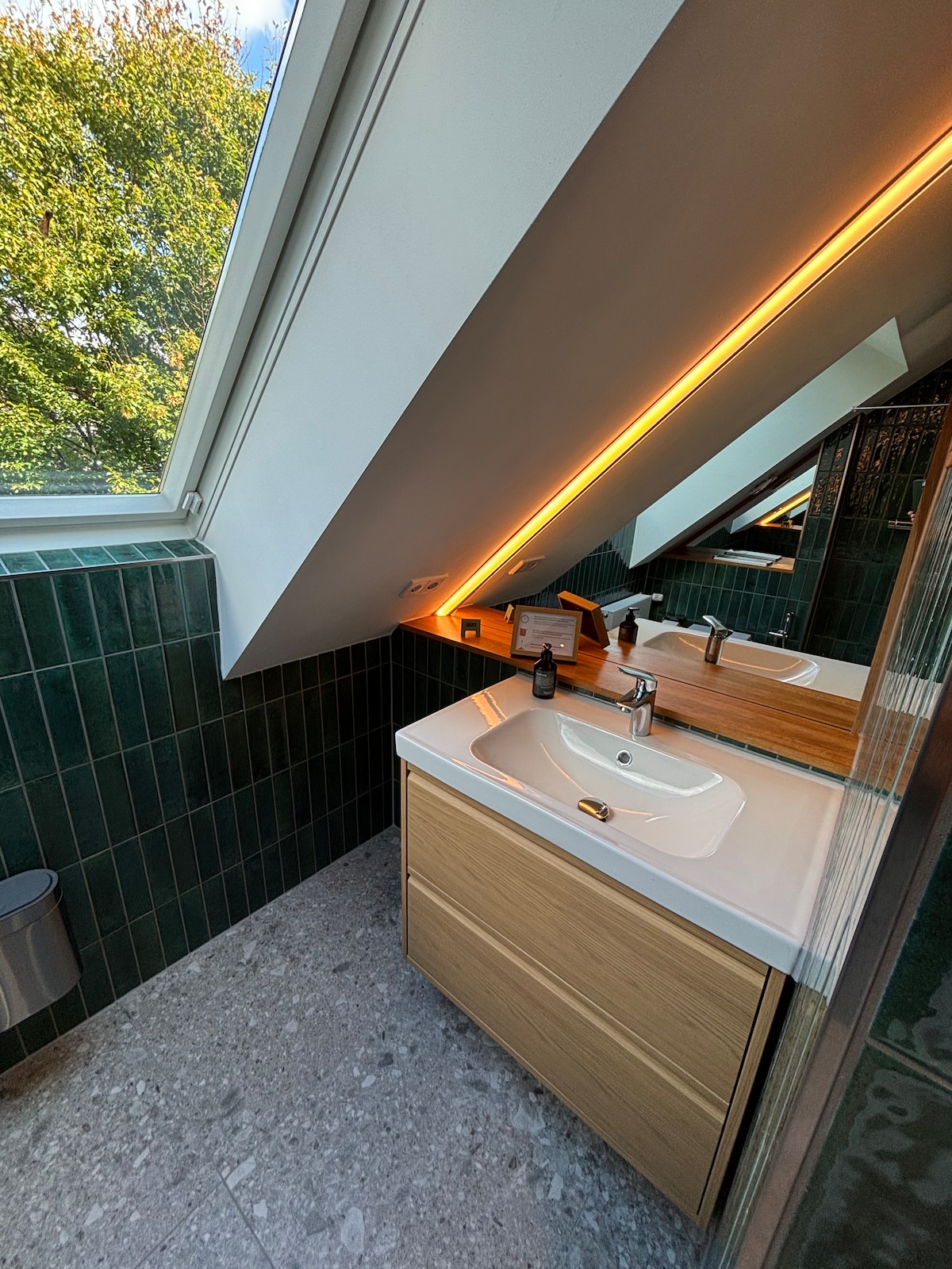 Sunny room with balcony overlooking the green area
