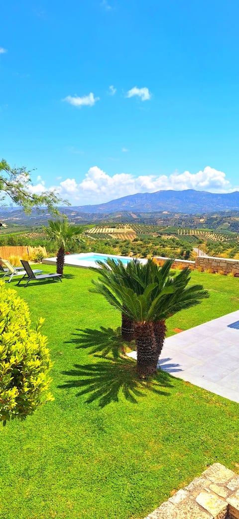 Samiro Villa: Hilltop Retreat / Pool & Views